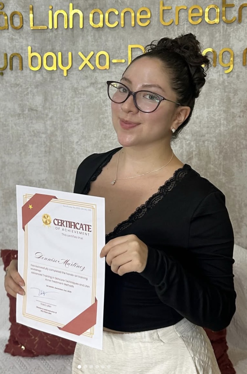 Dennise Martínez, cosmetóloga especializada en acné hormonal